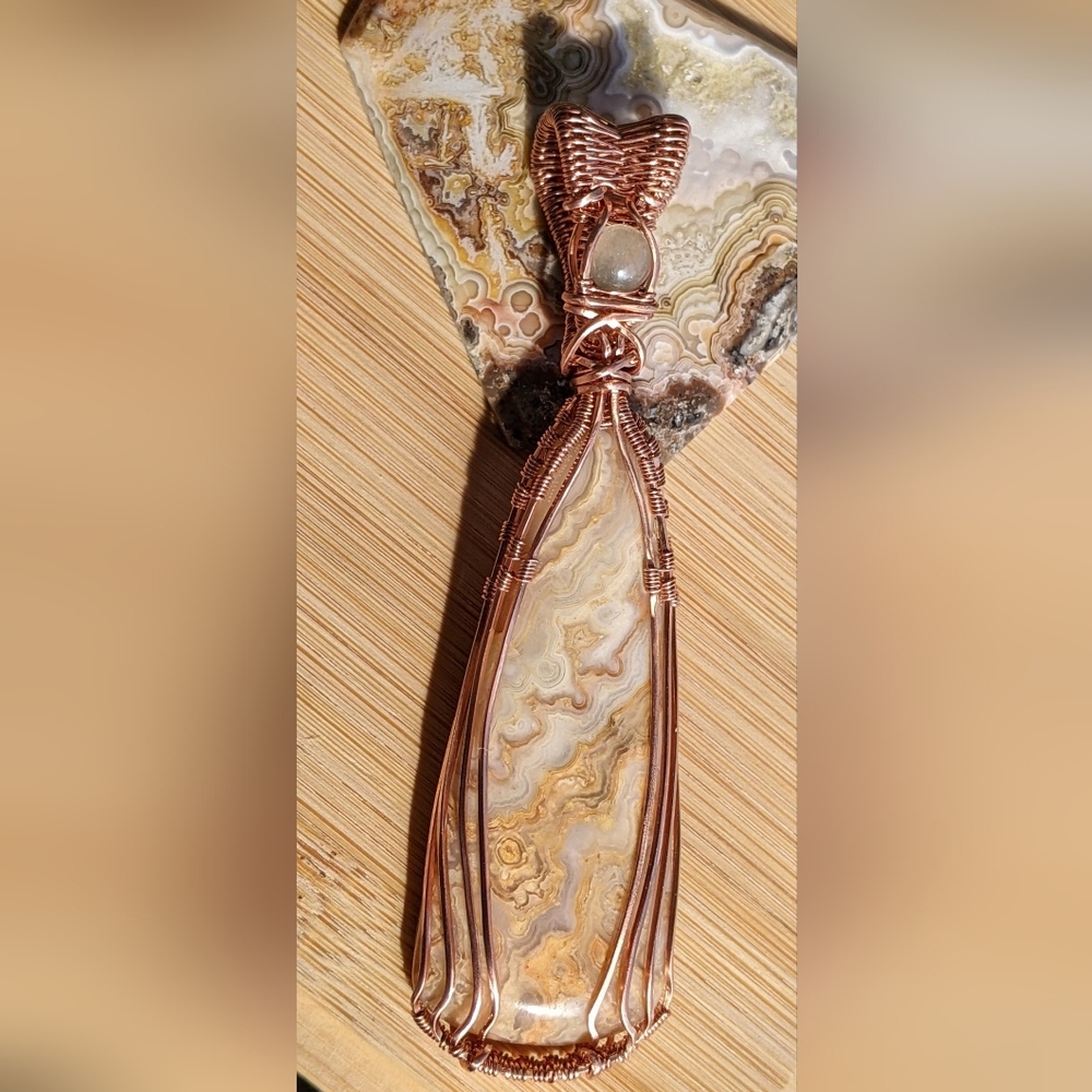 Golden Lace Agate Pendant Necklace Unique Artisan Copper Design - Picture 13 of 17